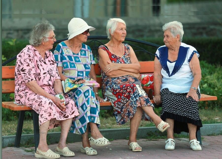 Прежде чем снять деньги, лучше обсудить с кем-то, хотя бы с подругами. Фото: m24.ru