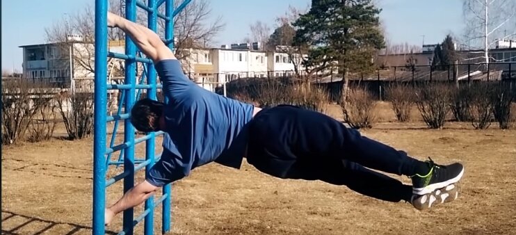 Андрей Смаев подтягивания