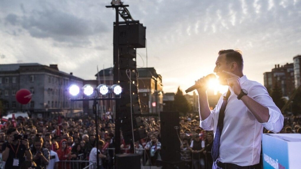 Медики вывели его из состояния искусственной комы и отключили от аппарата ИВЛ. Он реагирует на слова.Берлинская клиника «Шарите» сообщает, что политика и блогера Алексея Навального вывели из состояния комы и сейчас постепенно отключают от аппарата искусственной вентиляции легких.Состояние пациента улучшилось, однако врачи не исключают пагубных последствий «отравления».Пресс-секретарь Навального Кира Ярмыш сообщила, что политик реагирует на речь и на обращения к нему.