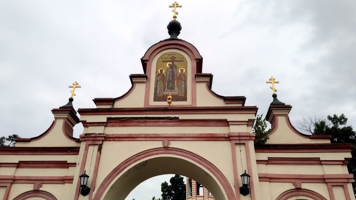 Москва. Крестовоздвиженский храм в Алтуфьево