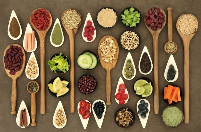 Если вы следите за здоровьем, нужно знать, какие продукты не сочетаются друг с другом и по возможности стараться не употреблять их во время трапезы