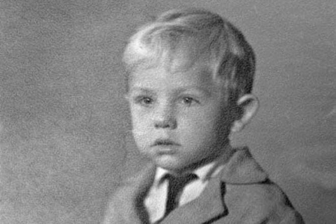 Андрей в детстве