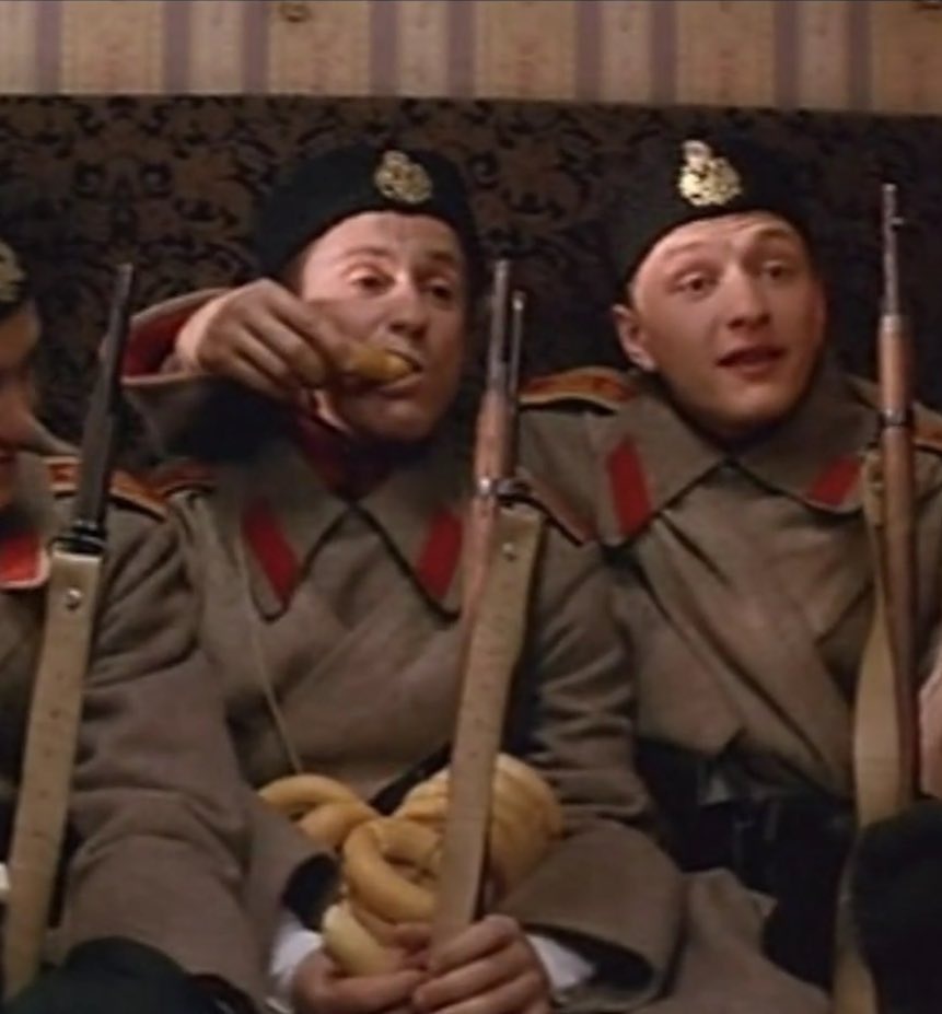 Тайные агенты Кремля едут в Вашингтон угощать протестантов бубликами (кадр из отличного фильма "Сибирский цирюльник")