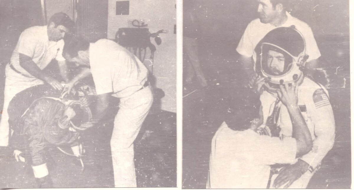 Момент подгонки скафандра, предназначенного для членов экипажа самолета и момент подгонки шлема скафандра. Обратите внимание на то, что скафандр еще белого цвета (ранний)