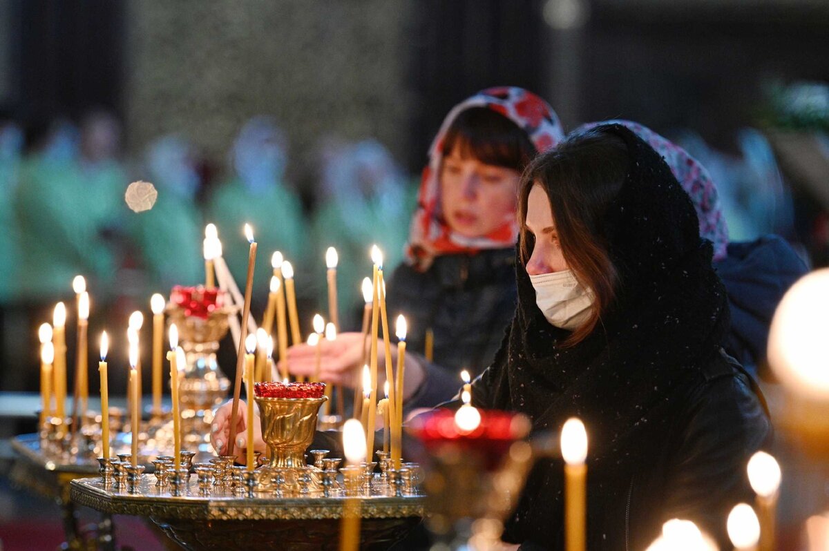 В храм и с горем, и с радостью. Из архива сайта Патриарха Московского и Всея Руси. https://foto.patriarchia.ru/news/patriarshee-sluzhenie-v-kanun-prazdnika-rozhdestva-presvyatoy-bogoroditsy-v-khrame-khrista-spasitelya-2020-09-20/