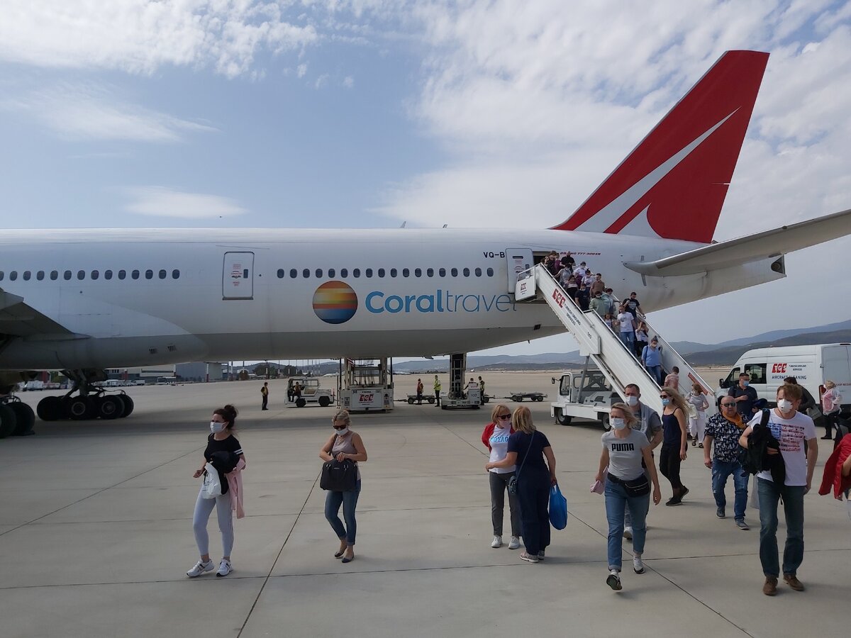 Роял Флайт 757. Самолёт Royal Flight 757 Legends. Анталья самолет. Азур Эйр Новосибирск Анталия.