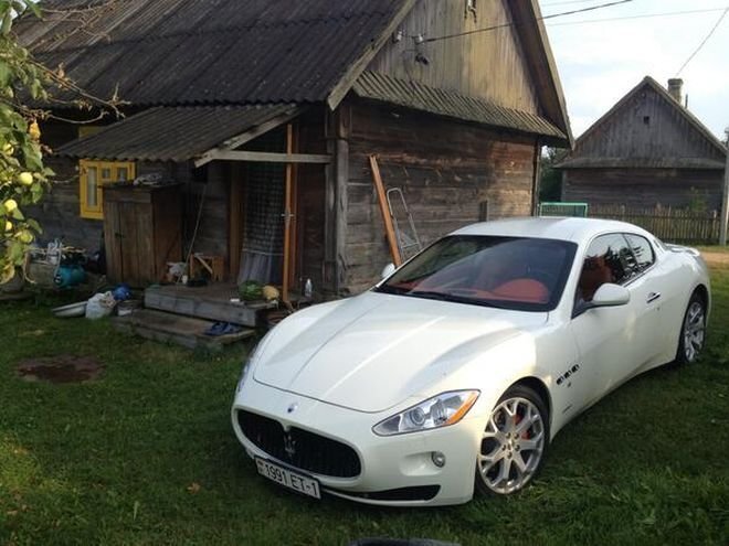 Спорткар в деревне