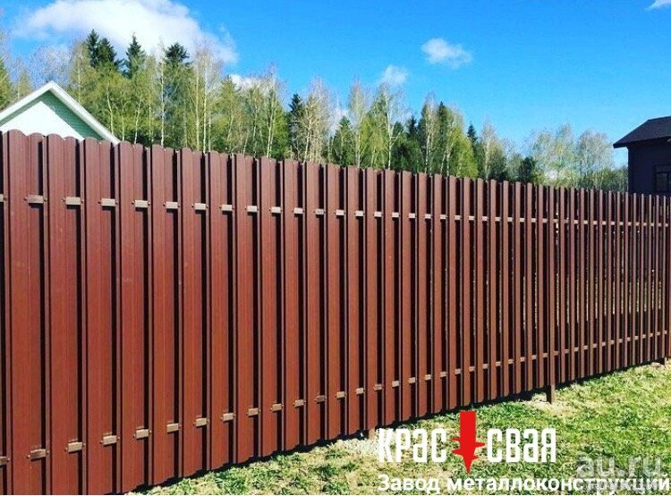 Металлический двухсторонний евроштакетник - фото из интернета.