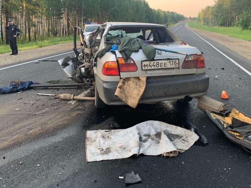 ДТП произошло в субботу, 27 июня, около 5 часов утра на трассе Р-255 «Сибирь» на границе Зиминского и Заларинского районов. Как сообщает пресс-служба ГУ МВД России по Иркутской области, водитель Honda Civic выехал на встречную полосу, произошло столкновение с Renault Duster