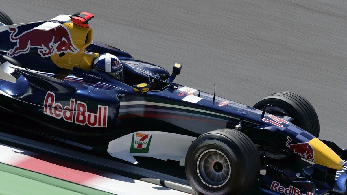 Первый боевой боллид команды Red Bull Racing 2005 года. Изображение с сайта youTube.com https://youtu.be/suZlqLPe9u0
