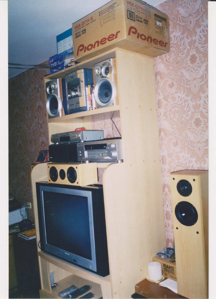 Мой первый комплект ДК:  LG,Pioneer, Sven, Thomson. Фото автора.