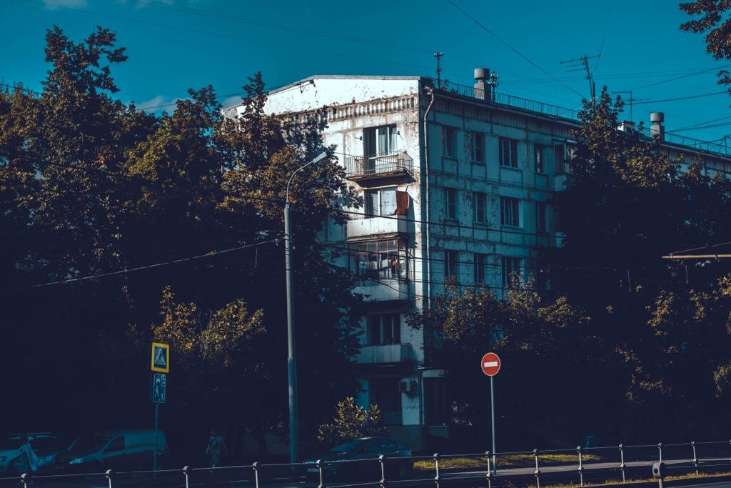 Когда говорим про панельные "Хрущевки", сразу вспоминается 5-и этажка, серии 1-510. Эта серия является одной из самых массовых. 
Автор фото: Рубен Молотов