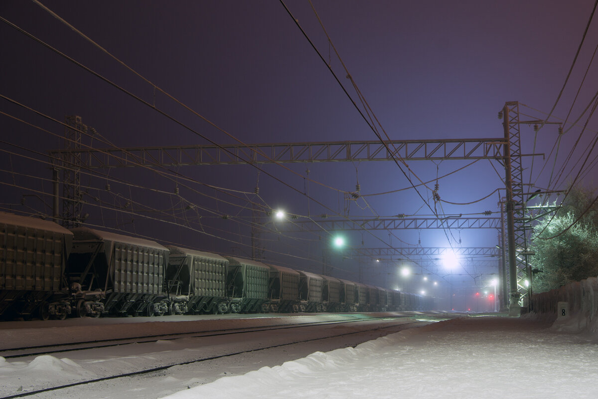 Вокзал станции полярные зори. Эд9м мурманск. Полярные зори вокзал. Эд9м 0047. Железная дорога заря.