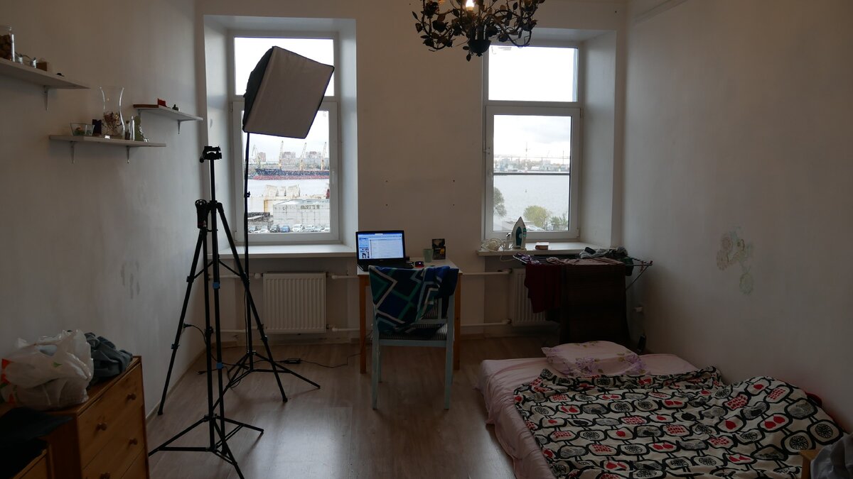 Корабли прямо за окном. И оборудование есть куда поставить.