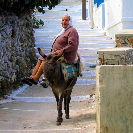 Греческая бабушка. Фото с просторов интернета