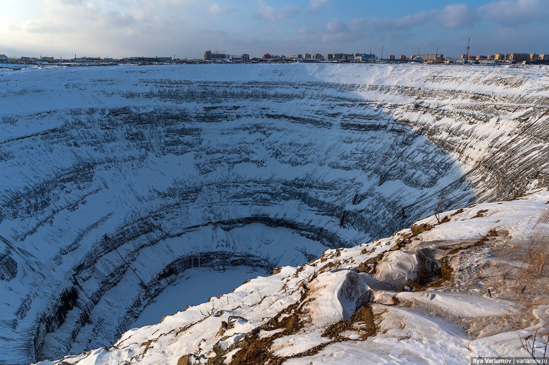 Как якутский город живет с ОГРОМНОЙ дырой в земле (ФОТО) | Узнай Россию |  Дзен