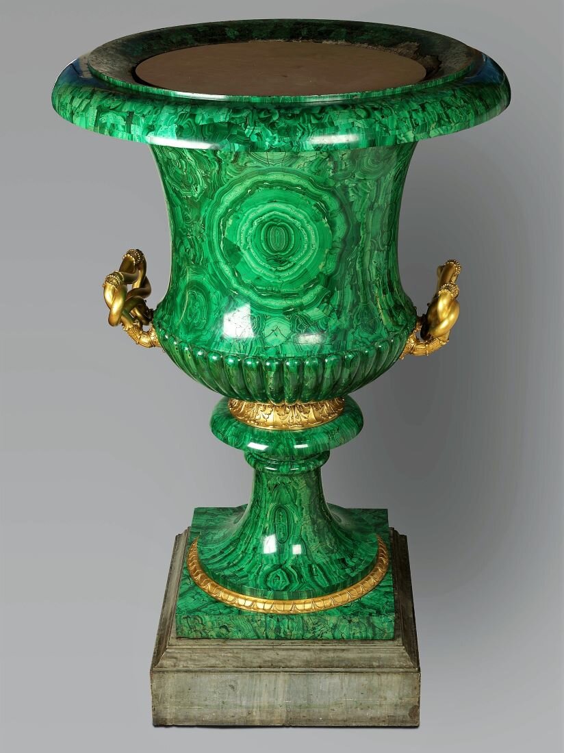 Малахитовая ваза, Петергофская гранильная фабрика, 1837 год. Подарена Николаем I королеве Виктории в 1839 году. Королевская коллекция, Великобритания