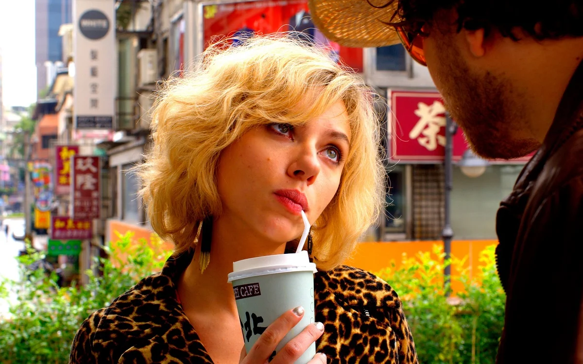 Кадр из кинофильма "Люси". EuropaCorp, TF1 Films Production, Grive Productions  