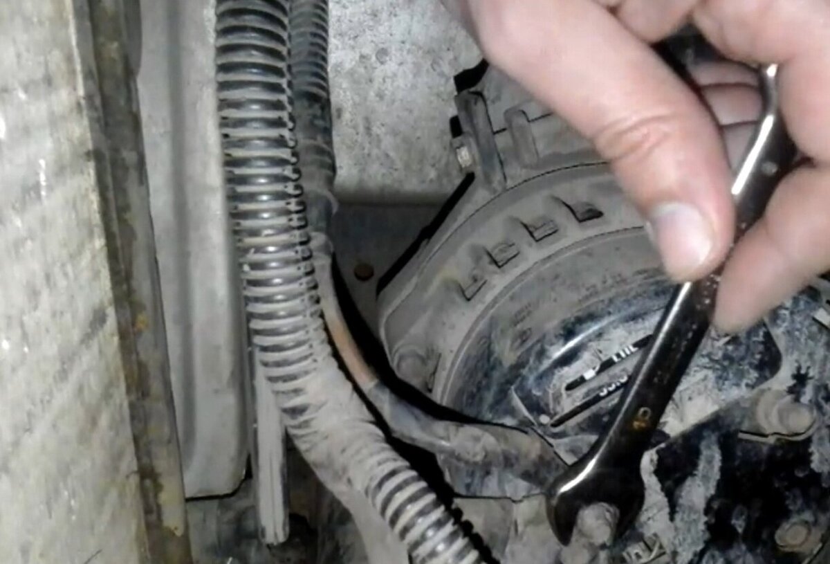 Подтягиваем контакты на генераторе