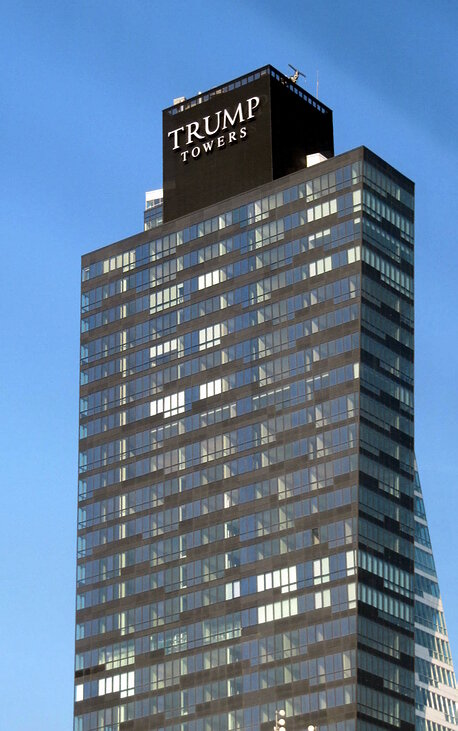 Трамп-тауэр Стамбул стал первым проектом Trump International на территории Европы. На строительство было затрачено более 400 миллионов долларов. Изогнутая архитектура комплекса олицетворяет скорость и движение. Башни включают офисное и жилое здание, а также торгово-развлекательный центр Trump Towers Mall. Жилая резиденция достигает  154 метров, офисное здание - 145 метров.