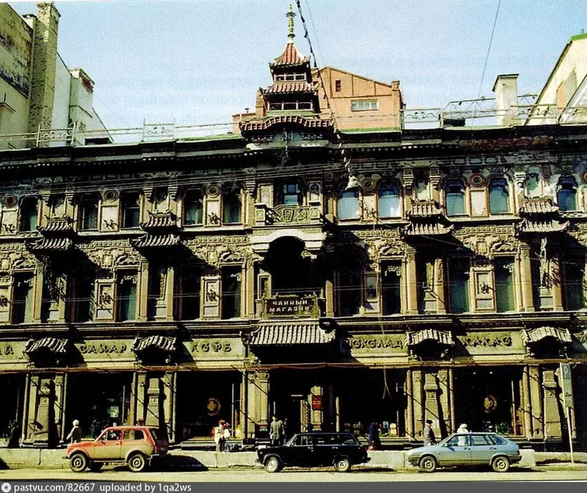 Магазин "Чай-кофе" на Мясницкой, 1996 г. Автор: Э.Жигайлов.