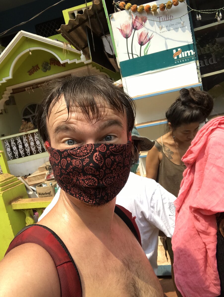 Подарили маску в Гоа, во время локдауна, весной 2020