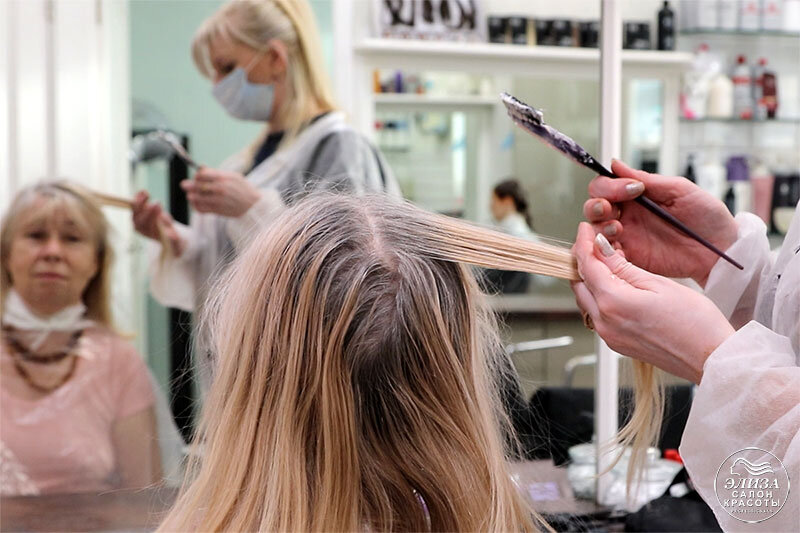 Окрашивание седых корней волос