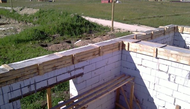 Изготовление армопояса под плиты перекрытия (старый способ)