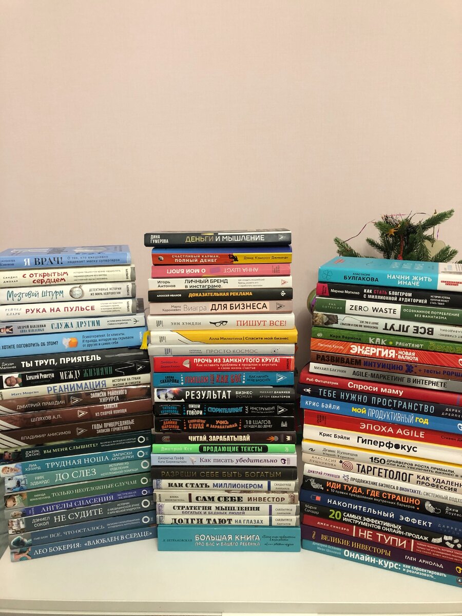 Стараюсь приучать себя к современным технологиям, но пока не могу отказаться от бумажного носителя больше с эстетической точки зрения.