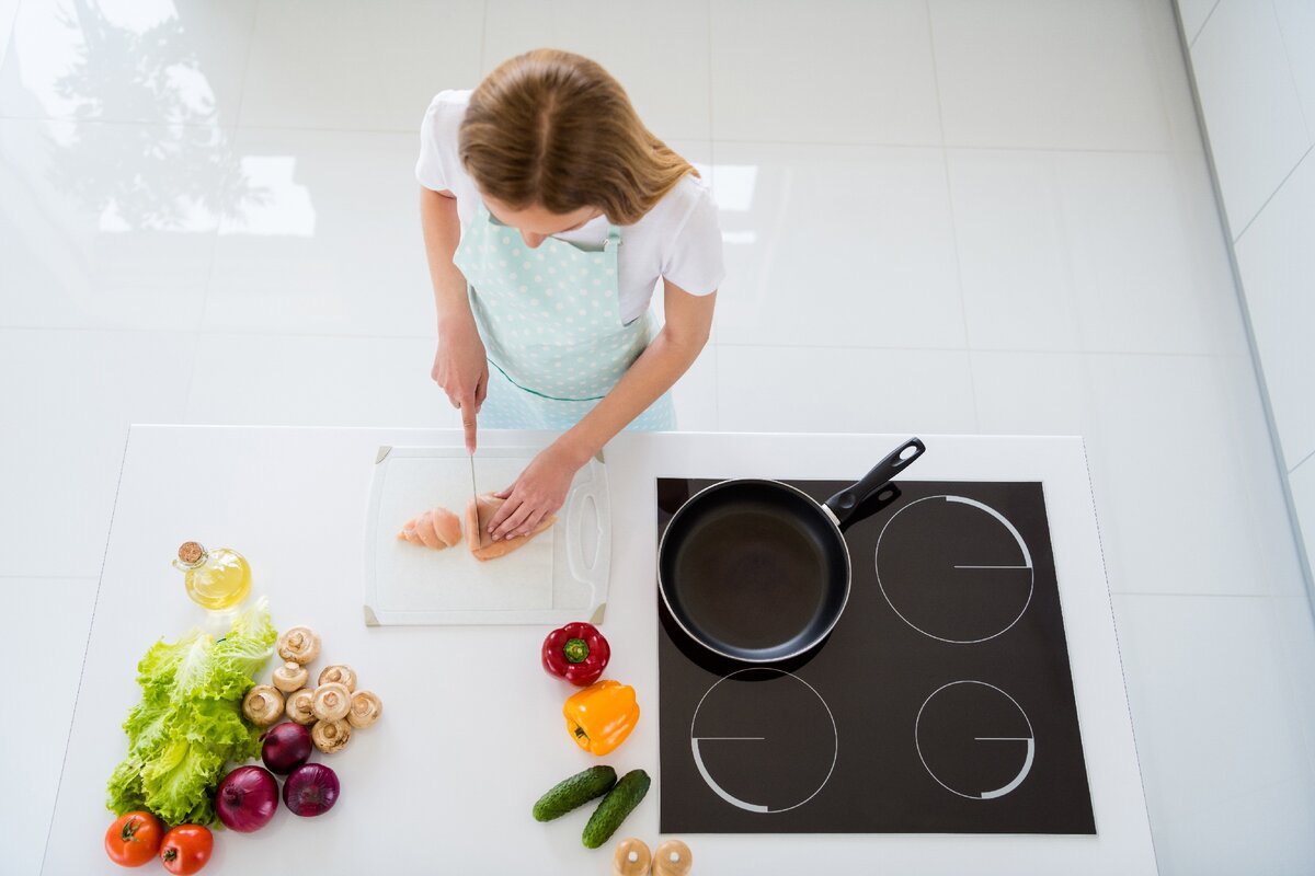 Салат с колбасками.