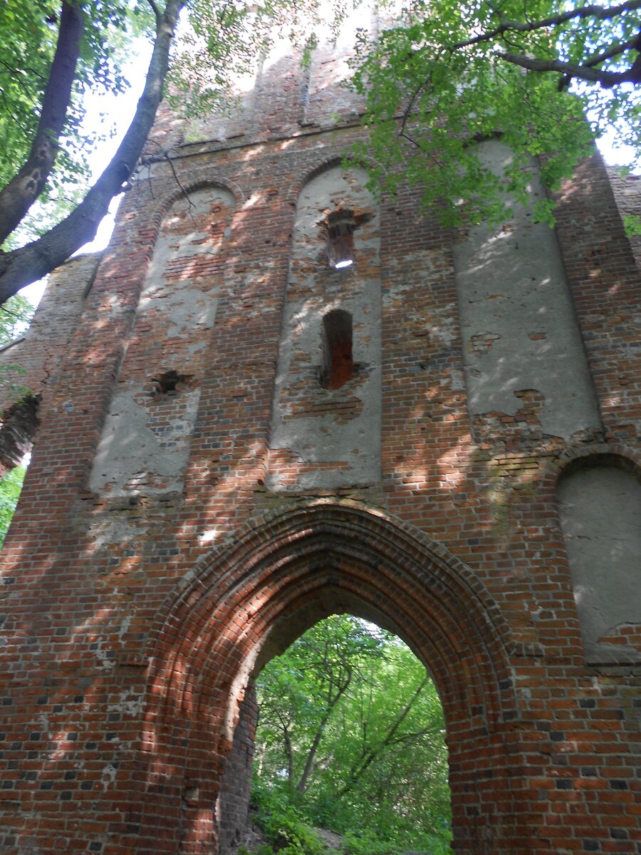 Кирха Свв. Николауса и Барбары.