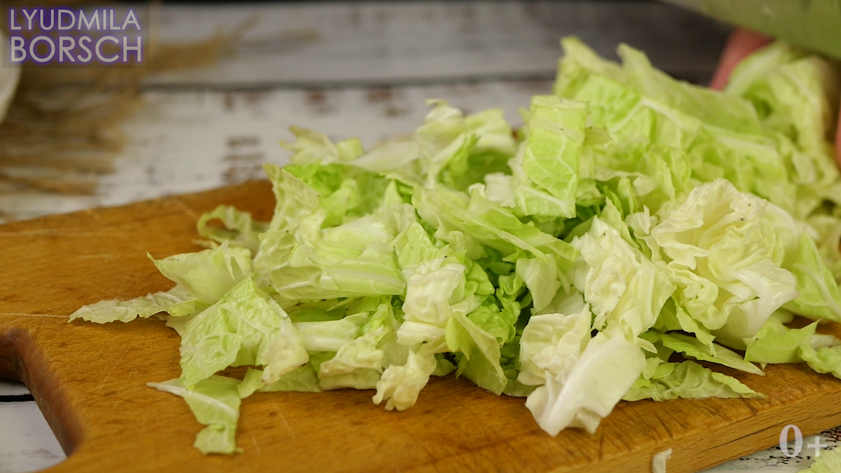 Салат на 8 Марта «КРАСОТКА» с грушей и курицей нереально вкусно. Нежный, яркий, готовится без майонеза. Удивление гостей гарантировано! Рецепт просто бомба. Настоящее объедение.-5