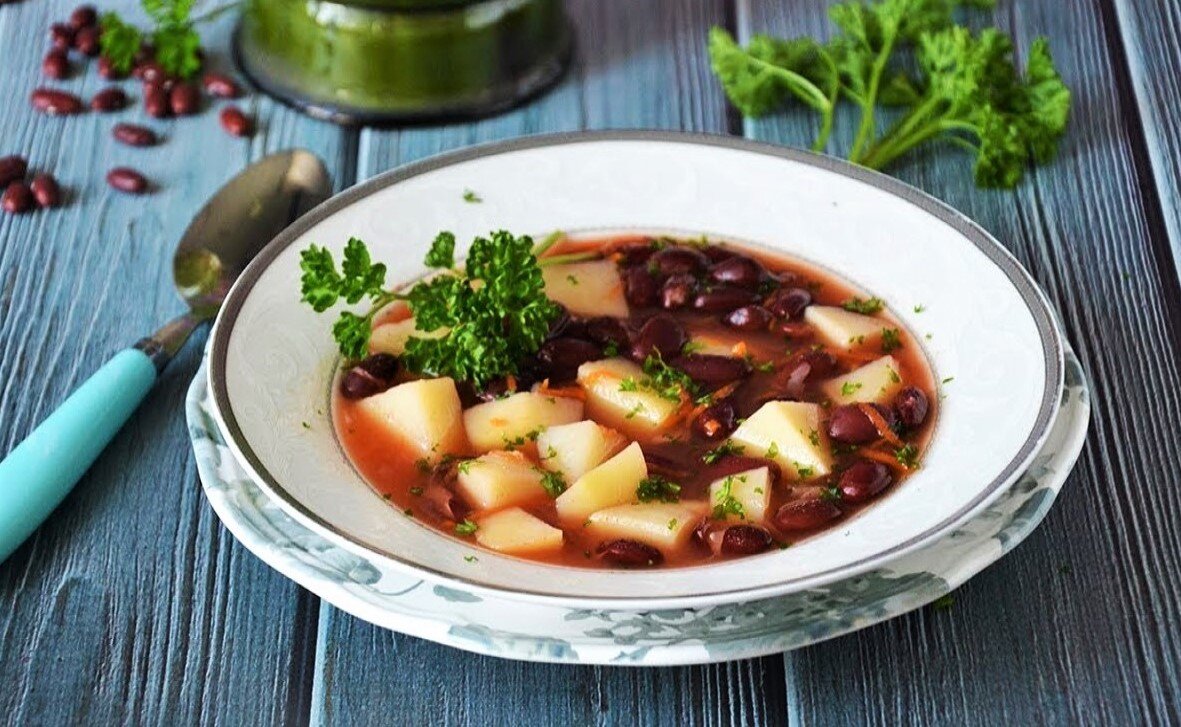 суп фасолада. фасолевый суп армянский.