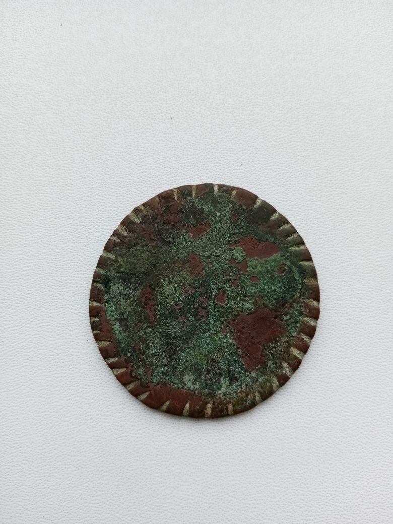 Испорченные монеты с насечками.