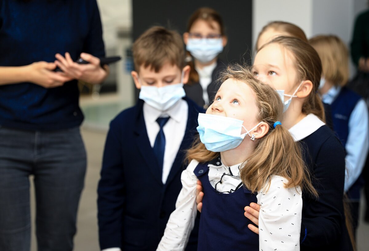 Ученики третьего класса школы-гимназии №1518 в шоу-руме МСК "БЛ ГРУПП".