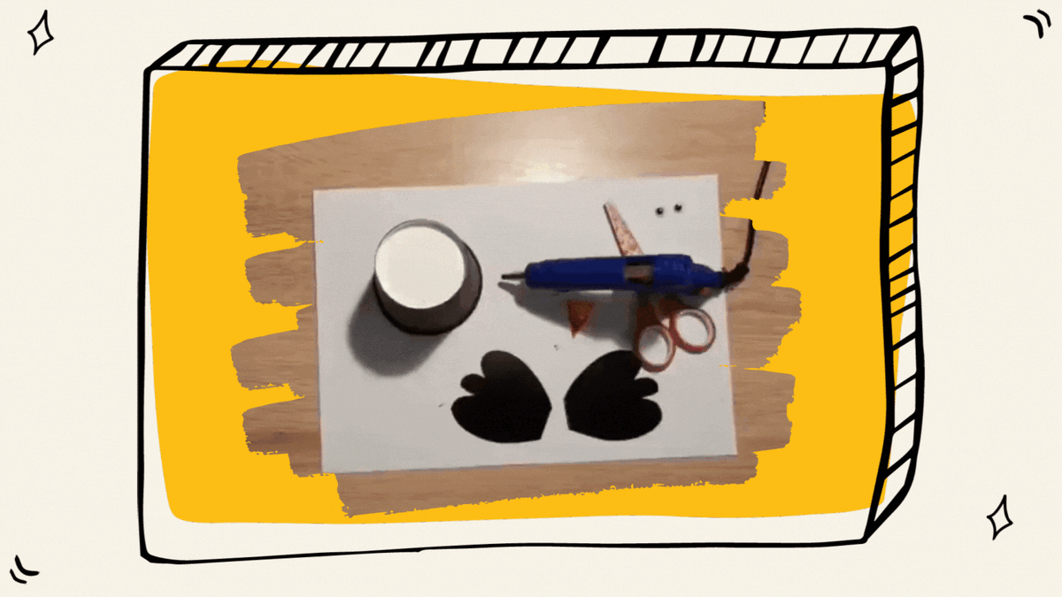 Приклейте крылья, глазки и клюв. А также вставьте лапки. Например можно использовать проволоку.