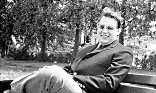 После многих лет работы в КГБ мужчина принял решение перейти на сторону французов. Менее чем за год он передал врагам несколько тысяч секретных документов, касающихся советской программы по похищению западных технологий. Но за свое предательство Ветров вынужден был дорого 