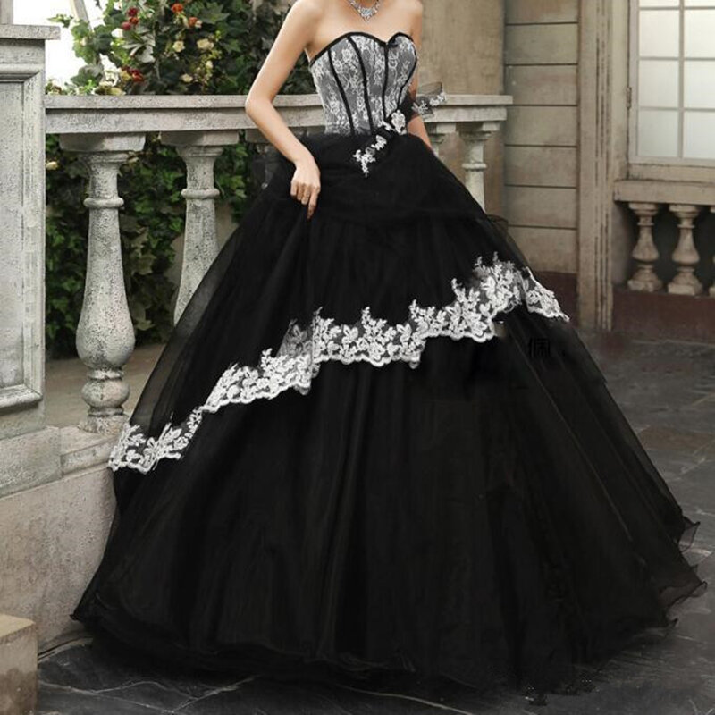 Знаете, как связаны траурные наряды Викторианской эпохи и маленькое черное платье? Нет? Тогда сейчас мы вам расскажем.