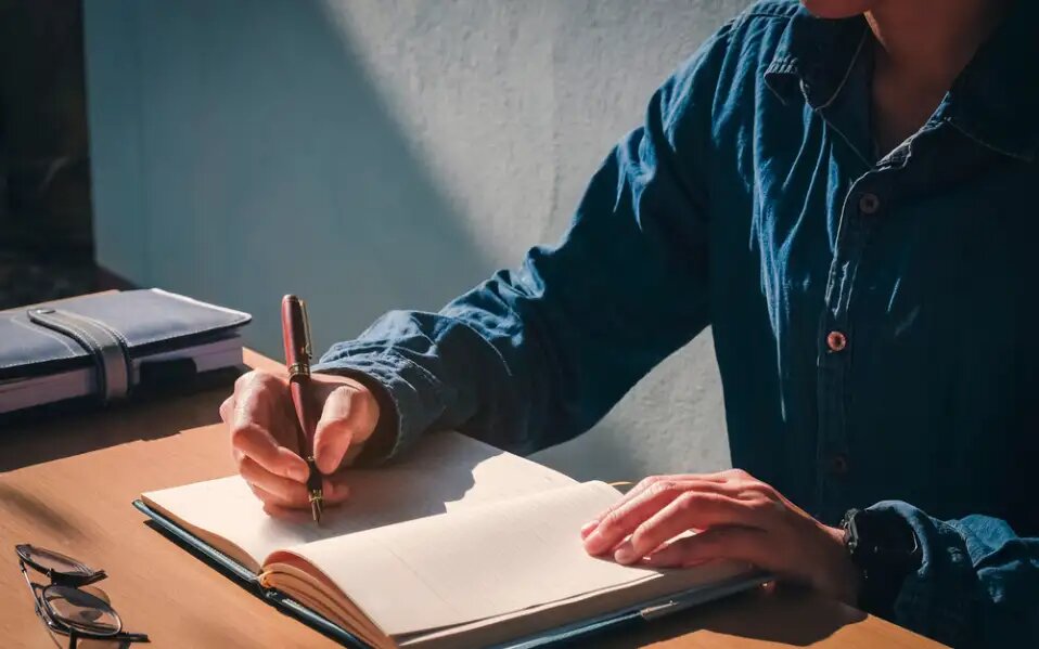 Не могу спать, пока она не со мной... Найду, обниму и заберу к себе, пусть попробует возразить. 