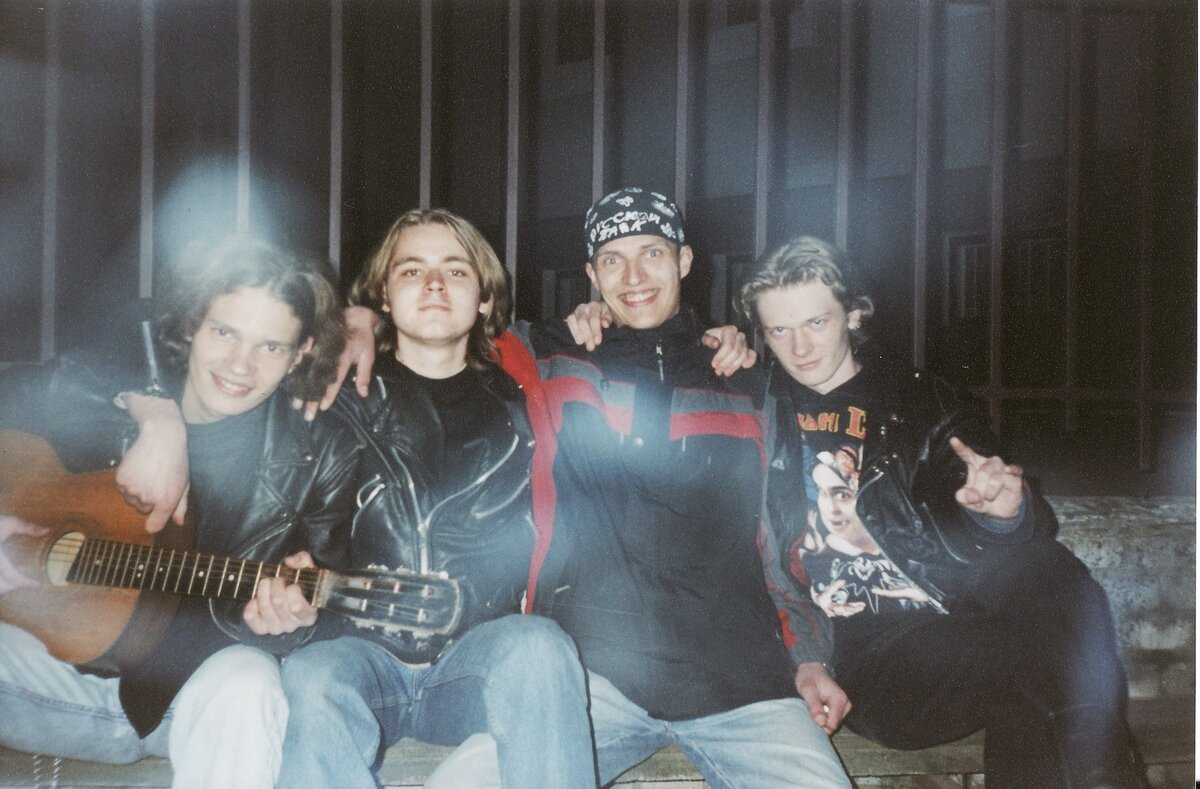 Автора ещё не загребли в армию :)