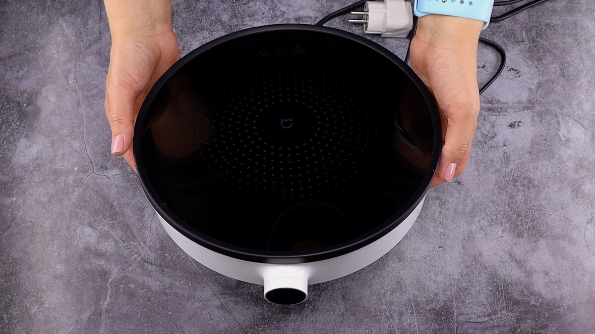 Фото можно листать влево