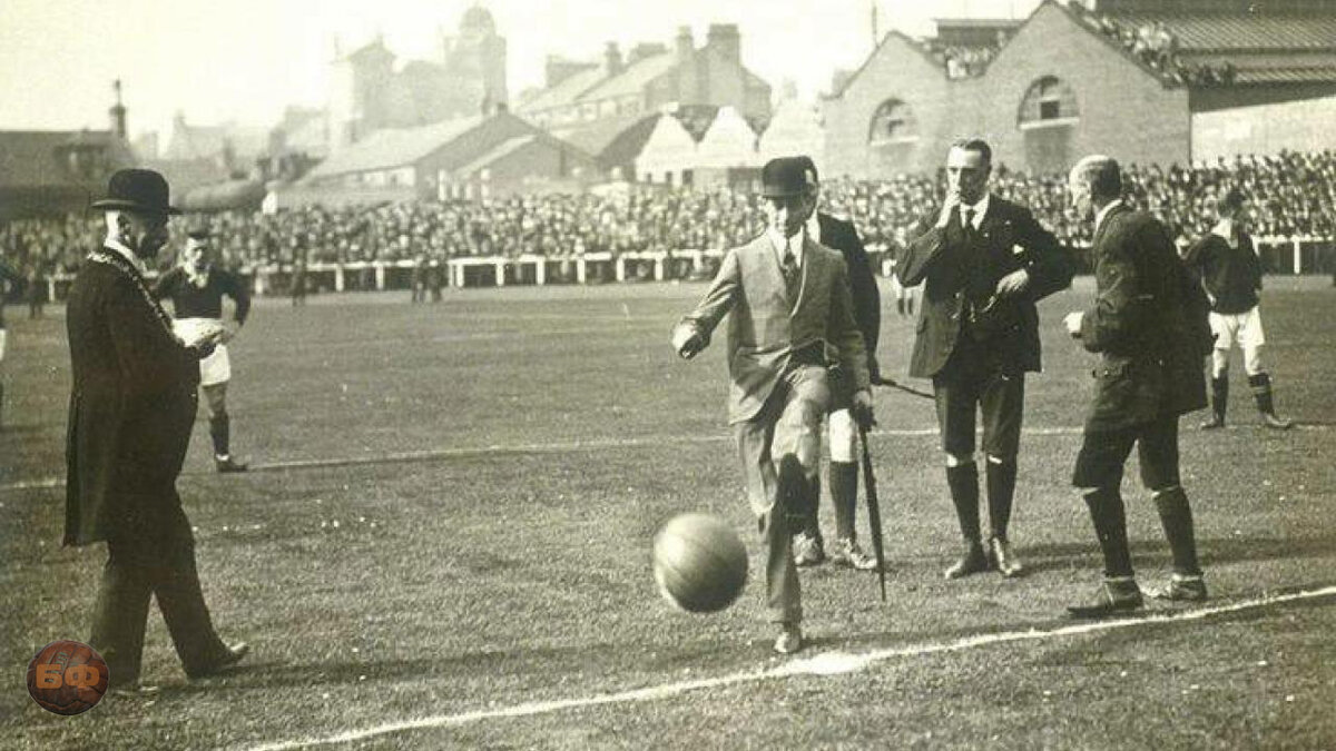 на изображении видно, что одеты скорее как джентльмены а не как спортсмены 