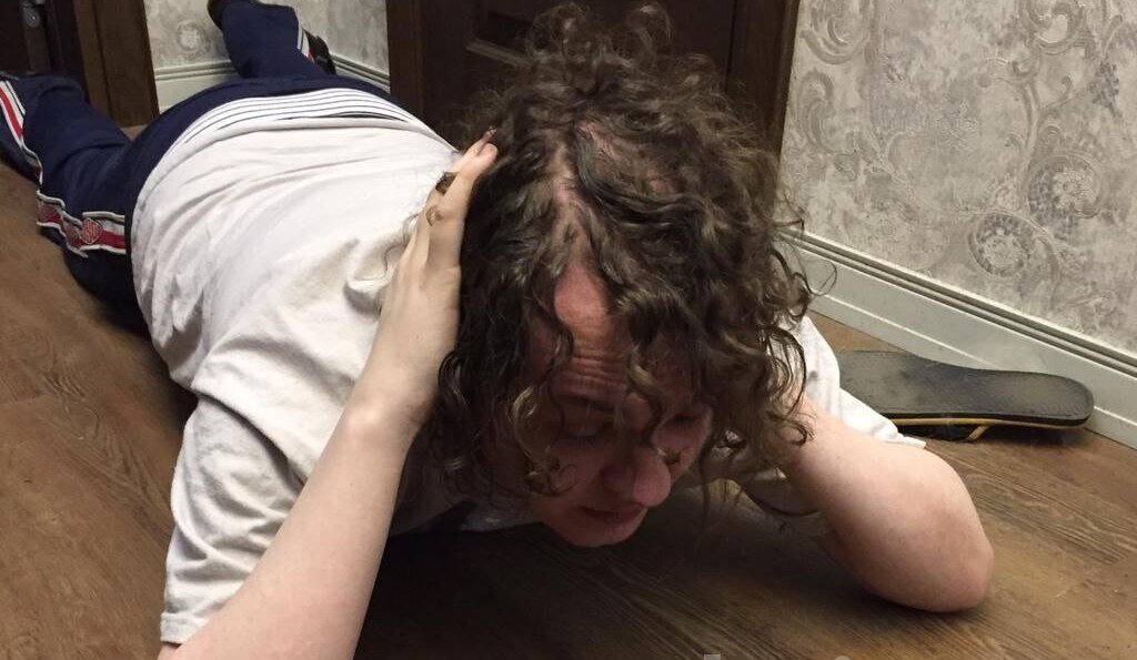 Юрий Хованский при обыске в его квартире.