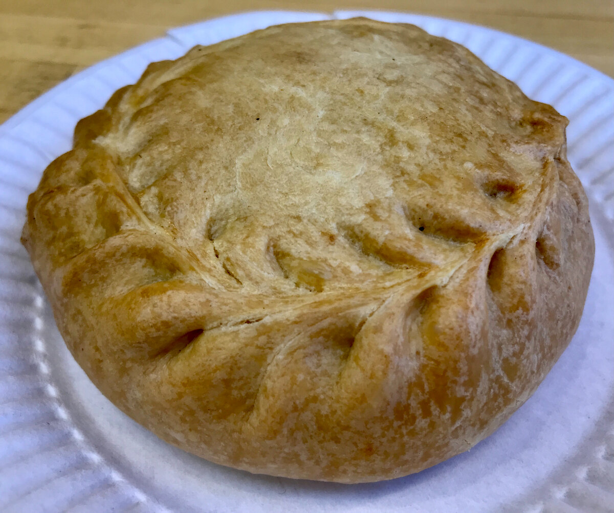 В качестве иллюстрации к этой заметке пусть будет курник, который я вчера съел в кафе-пекарне «Хлебница». Он был весьма неплох