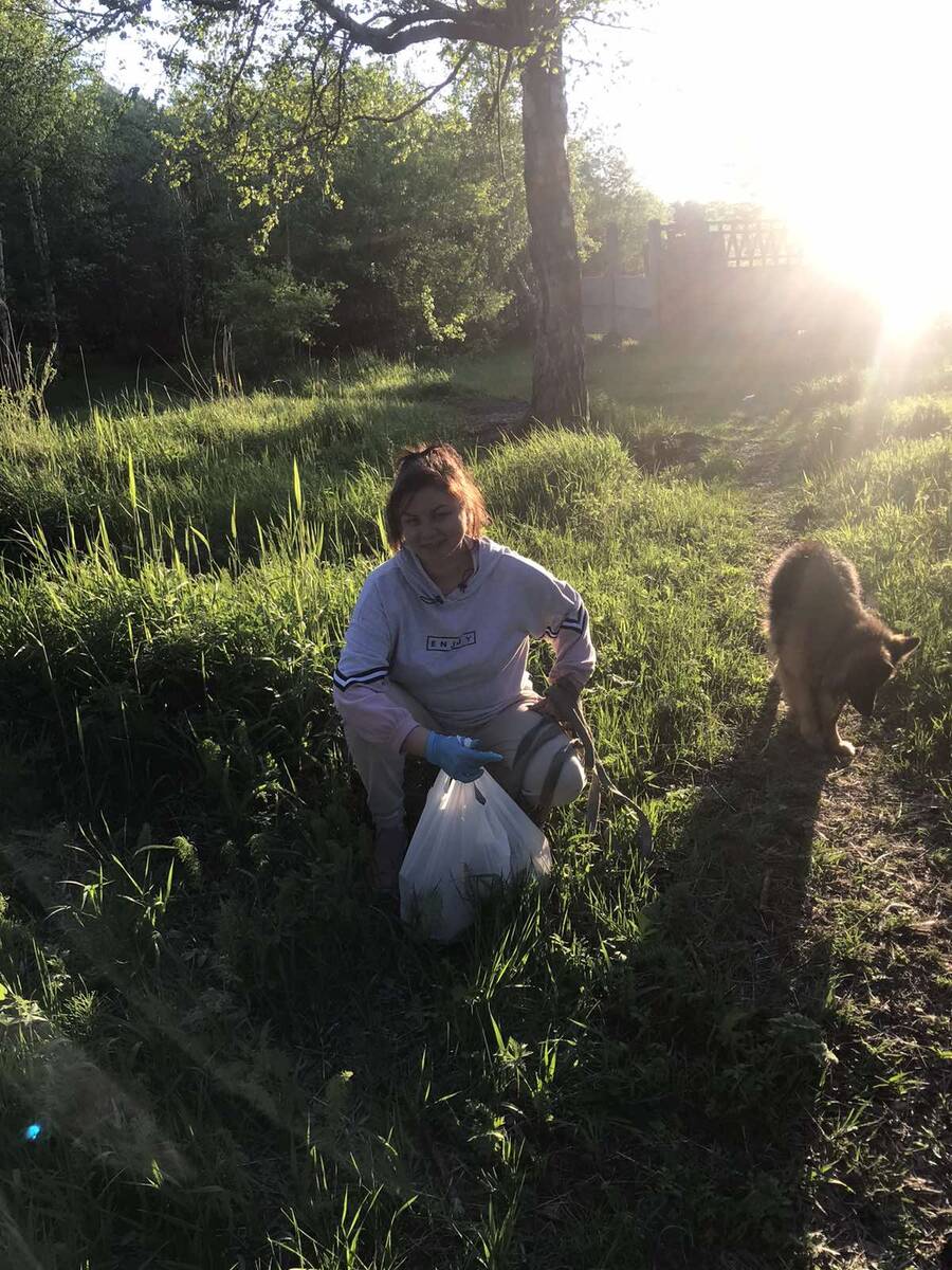 Пакет бутылок и всякой бяки. 17 А микрорайон. Охота продолжается. Присоединяйтесь :-) #ЭкоДвижАнгарск #Охота_за_мусором