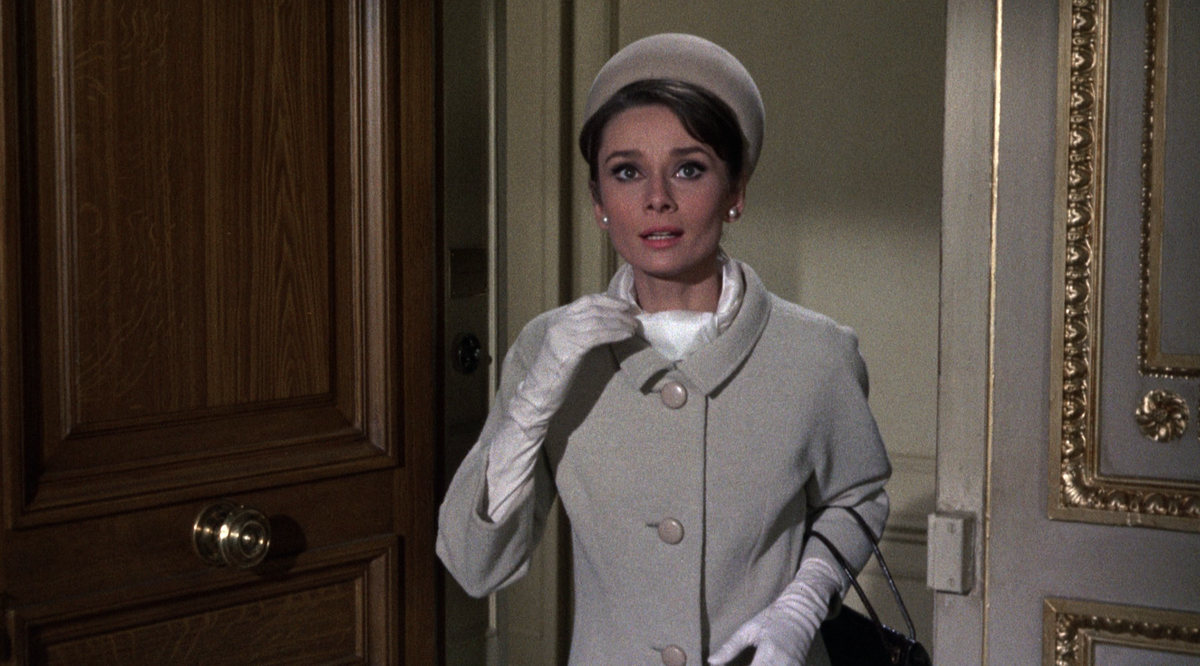 Последние 1963. Шарада фильм 1963. Audrey Hepburn Charade (1963). Фильм Шарада с Одри. Одри Хепберн Шарада.