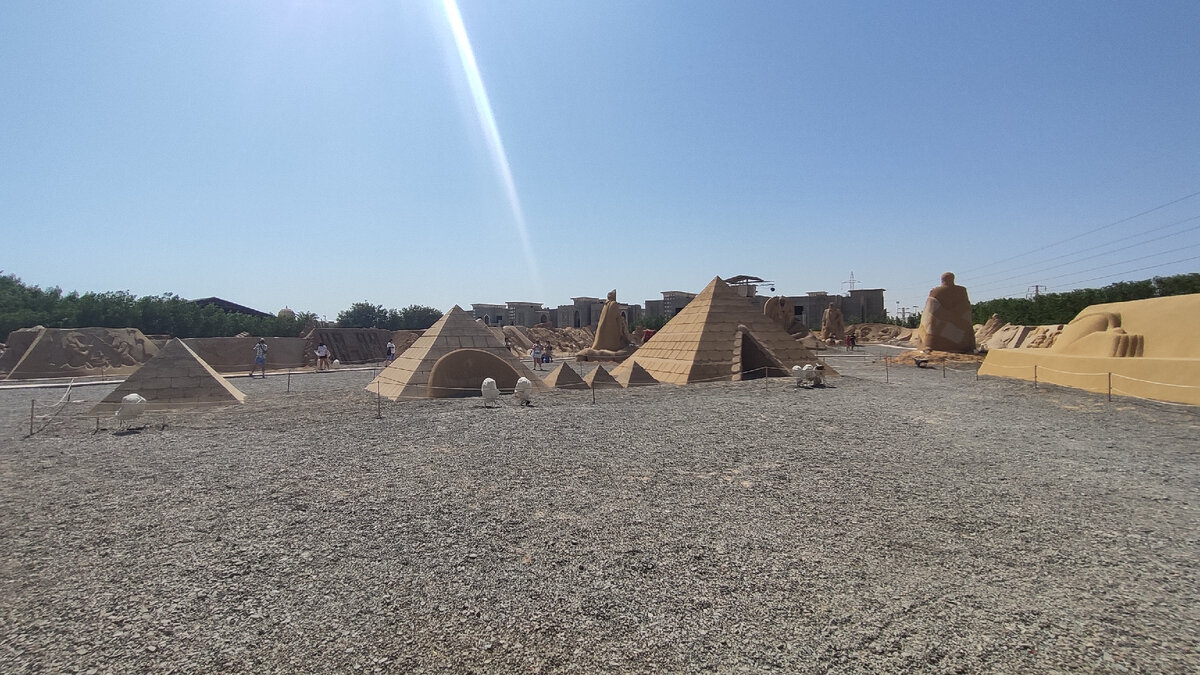 Египетские пирамиды, можно и в Каир не ехать)