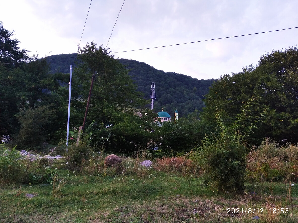 Мечеть, вид с дороги рядом с санаторием.