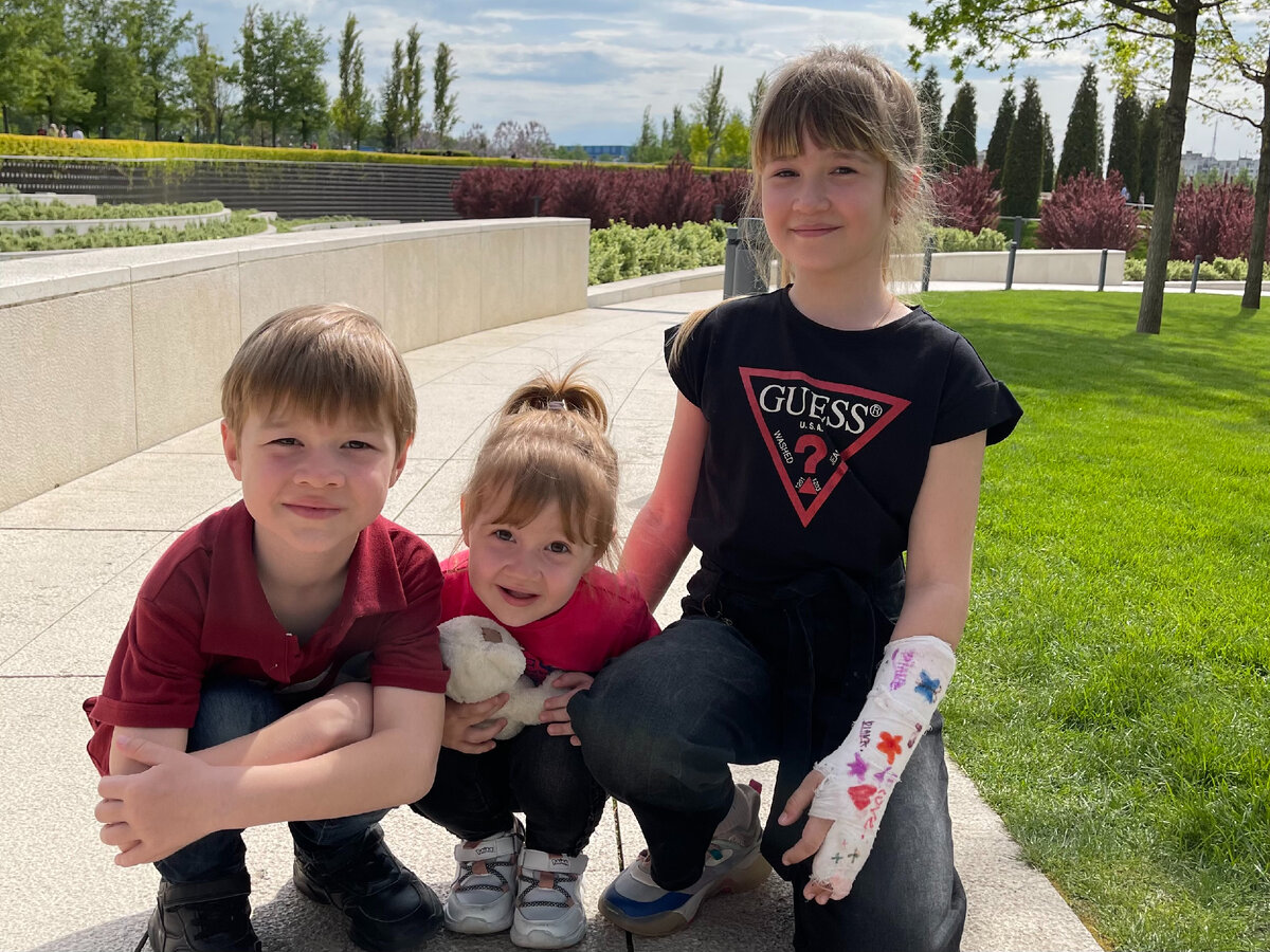 Дети: Даниил, Софья и старшая дочь Диана. Фотография с прогулки в парке Краснодар (парк Галицкого) https://bit.ly/3A910rE