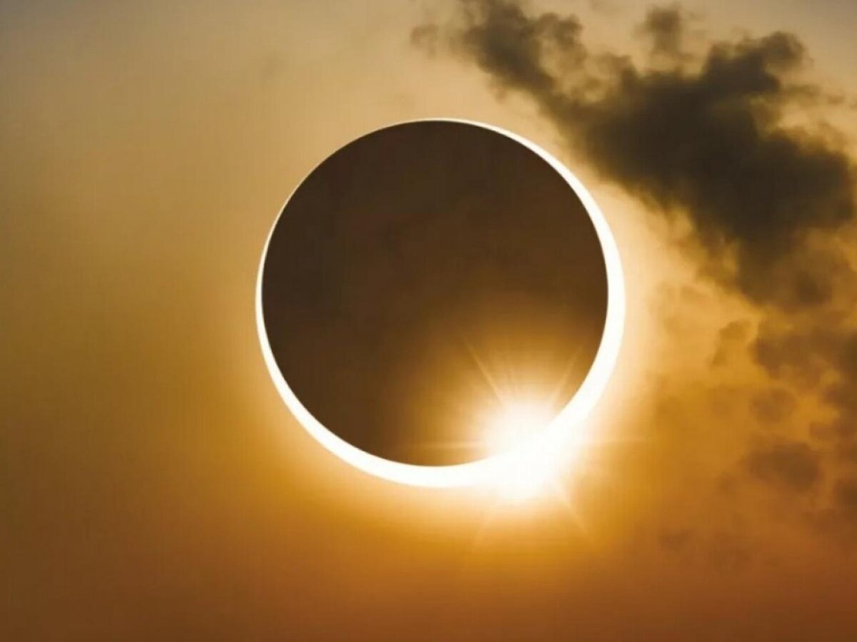 Кольцевое  Солнечное затмение от  21.06.2020 . Источник фото : https://clck.ru/XYTrP